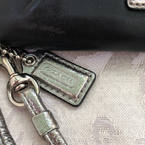 Coach Poppy Long Zip Around Wallet/clutch/Coach Tag Excellent Condition. - Picture 5 of 9